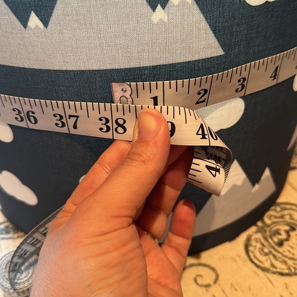 Mountain lampshade for baby nursery - Picture 4 of 4